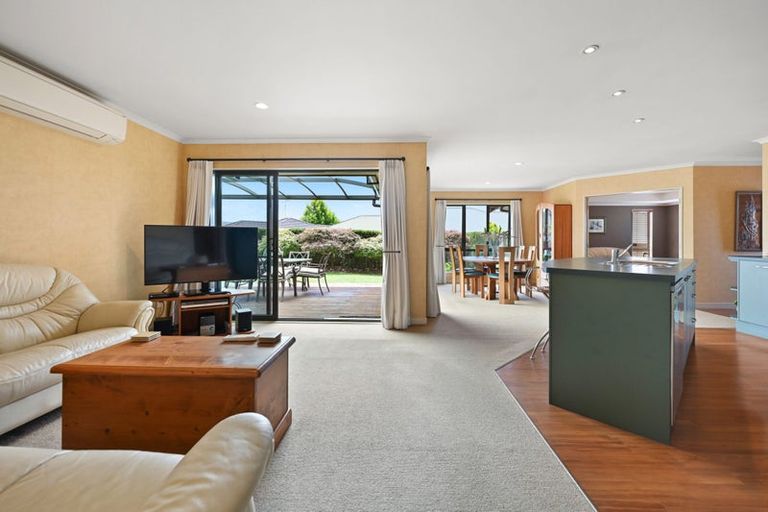 Photo of property in 68 Wiltshire Drive, Huntington, Hamilton, 3210