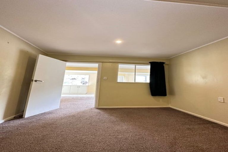 Photo of property in 37 Kamara Road, Glen Eden, Auckland, 0602