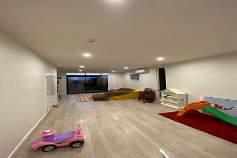 Photo of property in 15 Battalion Drive, Papakura, 2110