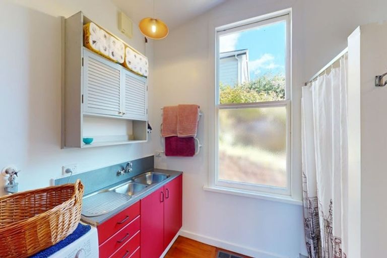 Photo of property in 23 Maarama Crescent, Aro Valley, Wellington, 6021