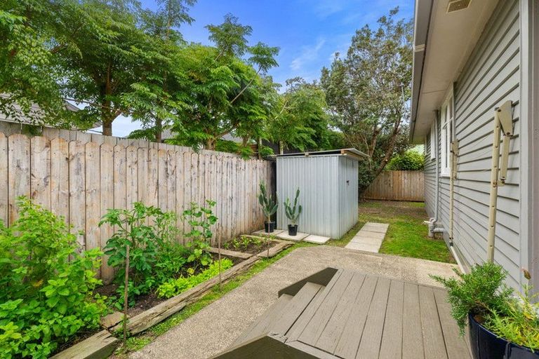 Photo of property in 86 Taikata Road, Te Atatu Peninsula, Auckland, 0610