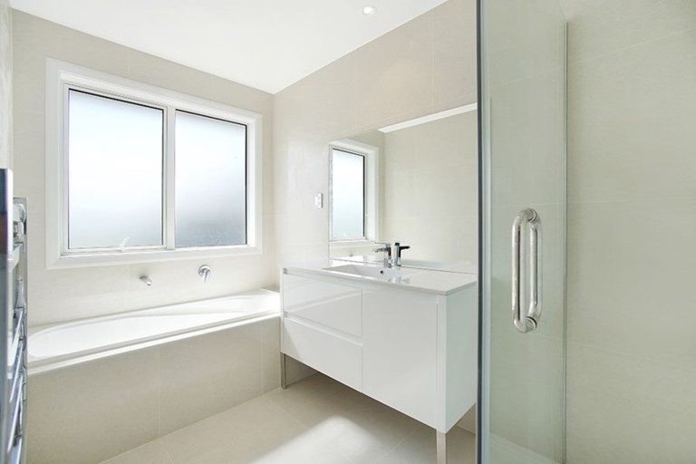 Photo of property in 28 Aeronautic Road, Takanini, 2112