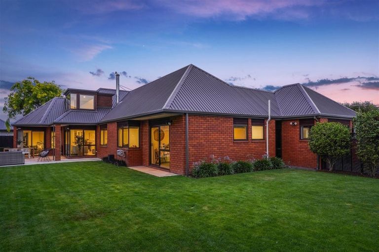 Photo of property in 31 Althorp Place, Avonhead, Christchurch, 8042