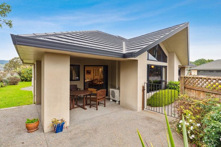 Photo of property in 11 Aburoc Place, Paraparaumu Beach, Paraparaumu, 5032