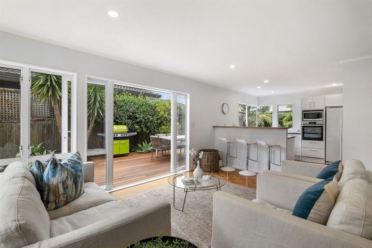 Photo of property in 3/24 Corunna Road, Milford, Auckland, 0620