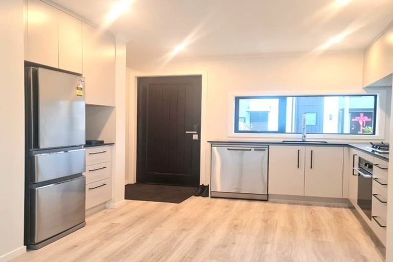 Photo of property in 33 Reakes Crescent, Wallaceville, Upper Hutt, 5018