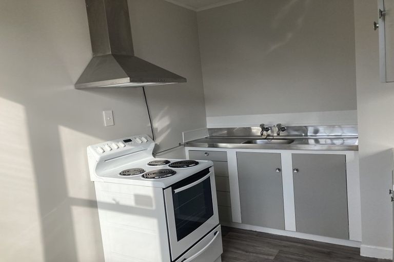 Photo of property in 15 Stamford Park Road, Mount Roskill, Auckland, 1041