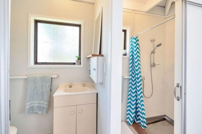 Photo of property in 19 Beaubank Road, Kelston, Auckland, 0602