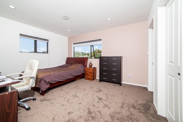 Photo of property in 3b De Val Drive, Titirangi, Auckland, 0604