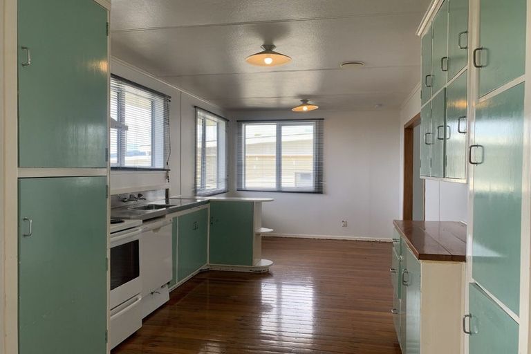 Photo of property in 1/204 Sturges Road, Henderson, Auckland, 0612