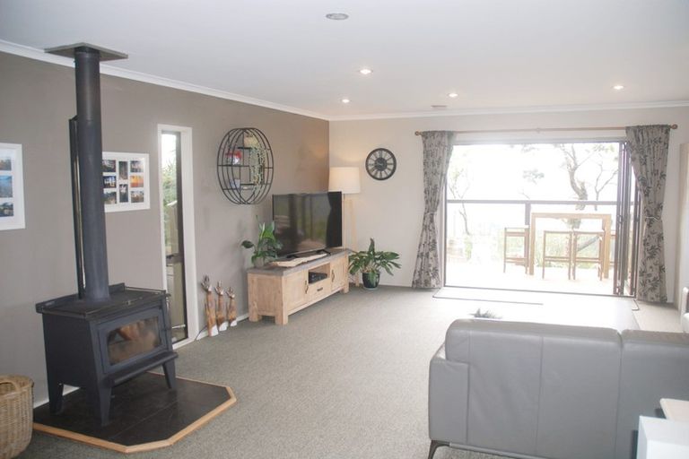 Photo of property in 45 Jonkers Road, Waitakere, Henderson, 0782