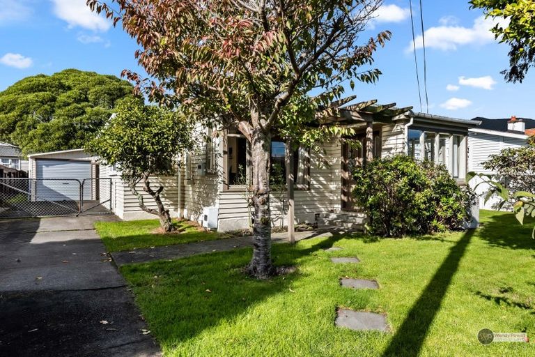 Photo of property in 14 Raymond Terrace, Fairfield, Lower Hutt, 5011