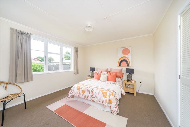 Photo of property in 10 Lewis Place, Highbury, Palmerston North, 4412