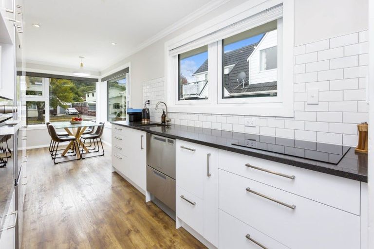 Photo of property in 46 Holdsworth Avenue, Trentham, Upper Hutt, 5018