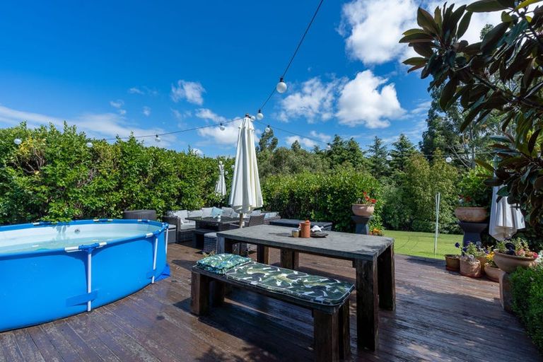 Photo of property in 1 Holden Way, Fitzherbert, Palmerston North, 4471