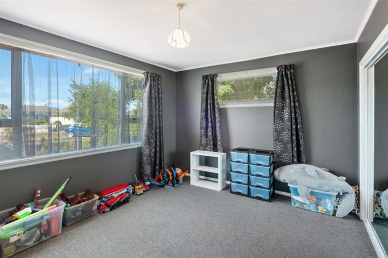 Photo of property in 18 Ngata Place, Hei Hei, Christchurch, 8042