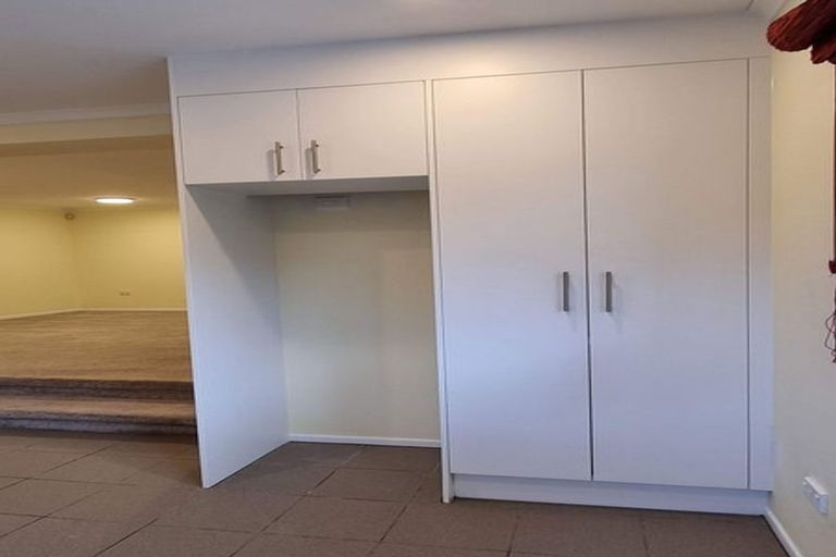 Photo of property in 28 Judkins Crescent, Cockle Bay, Auckland, 2014