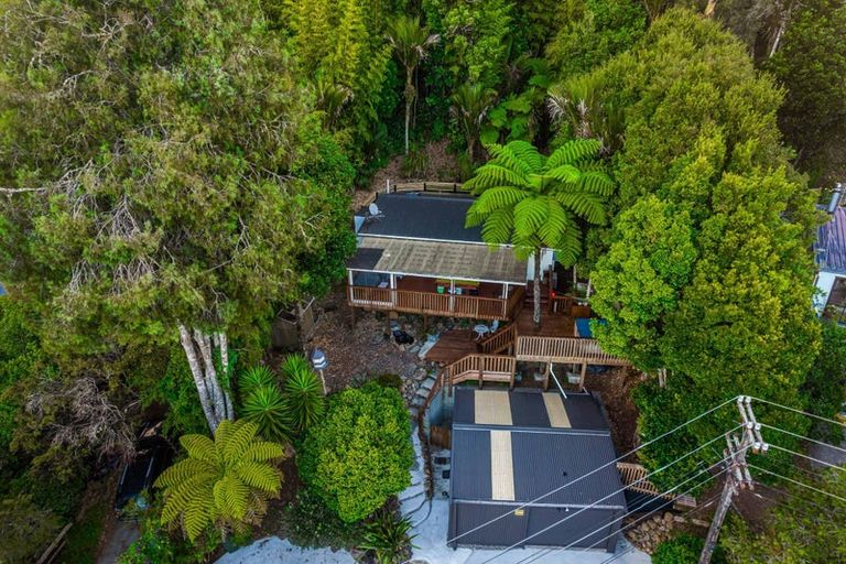 Photo of property in 894 West Coast Road, Waiatarua, Auckland, 0604