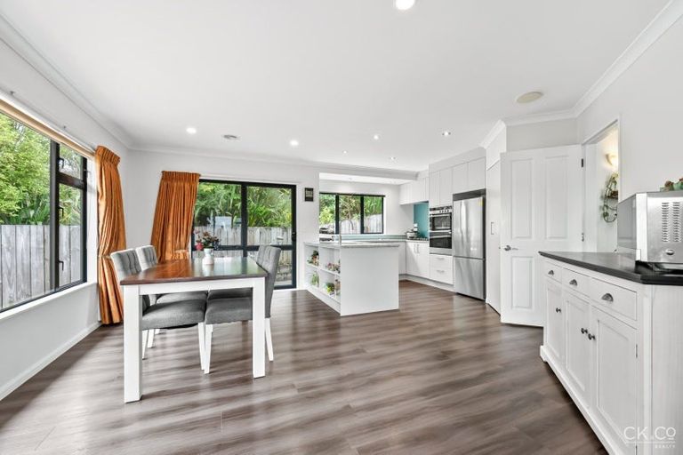 Photo of property in 9 Fernridge Way, Tirohanga, Lower Hutt, 5010