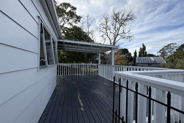 Photo of property in 27 Cedar Heights Avenue, Massey, Auckland, 0614