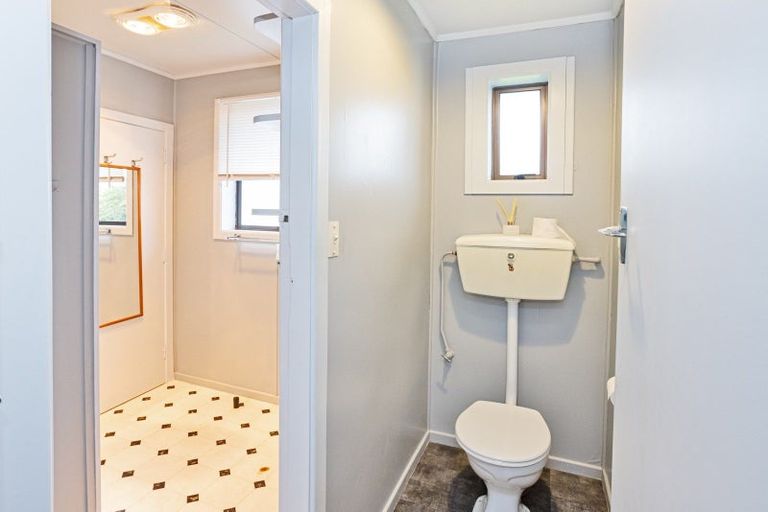 Photo of property in 18 Kilmarnock Street, Wallacetown, 9816