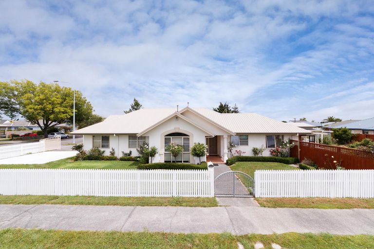 Photo of property in 1 Lancewood Lane, Roslyn, Palmerston North, 4414
