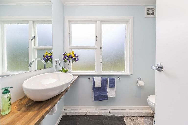 Photo of property in 84 Chester Road, Tawa, Wellington, 5028