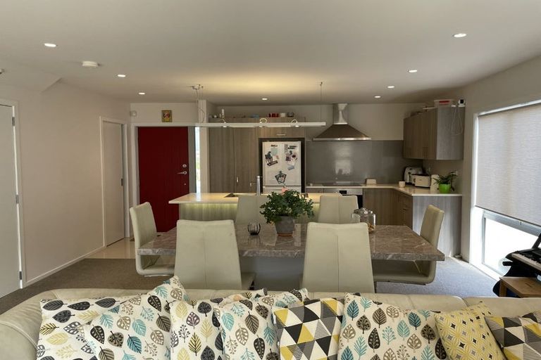 Photo of property in 2/61 Black Rock Road, Newlands, Wellington, 6037