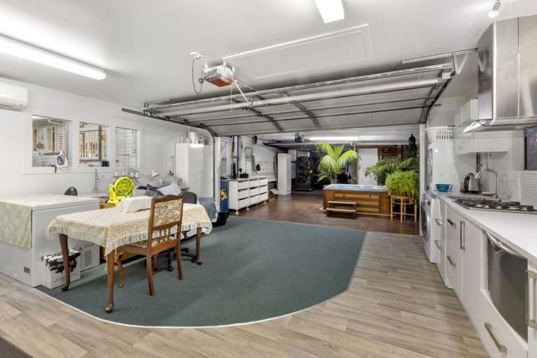 Photo of property in 6 Wallace Road, Ranui, Auckland, 0612