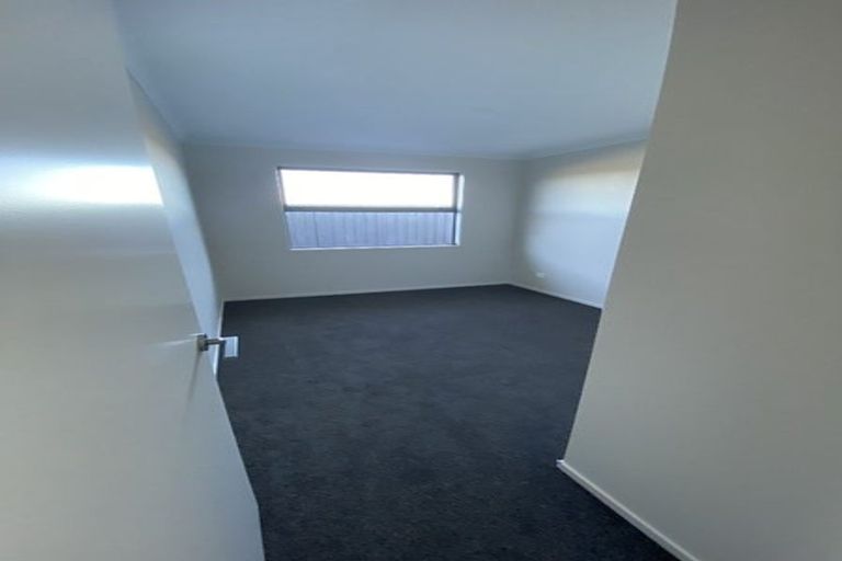 Photo of property in 30 Hammick Crescent, Pyes Pa, 3112