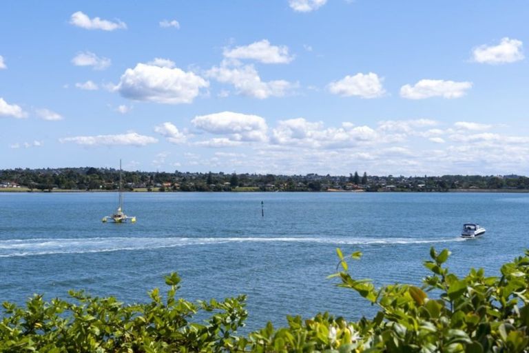 Photo of property in 22 Sanctuary Point, Sunnyhills, Auckland, 2010