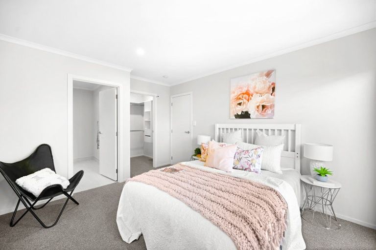 Photo of property in 15 Waruhia Crescent, Rototuna North, 3281