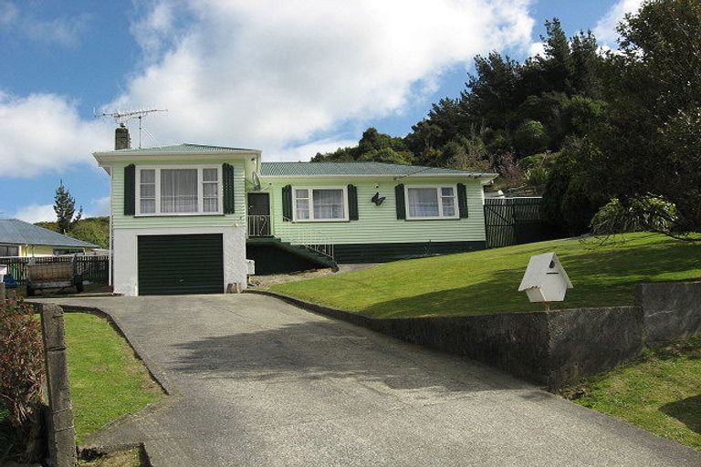 Photo of property in 3 Sharpe Crescent, Wainuiomata, Lower Hutt, 5014