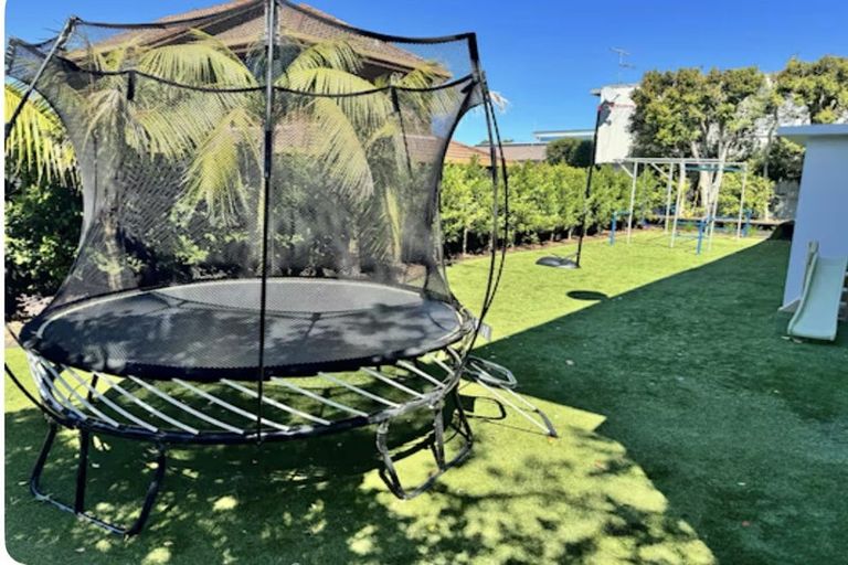 Photo of property in 24 Otakau Road, Milford, Auckland, 0620