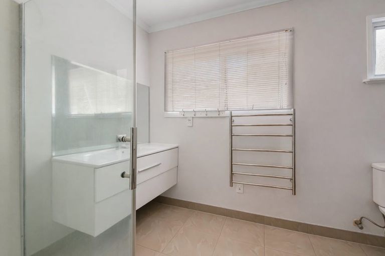 Photo of property in 9 Bryers Place, Bayview, Auckland, 0629