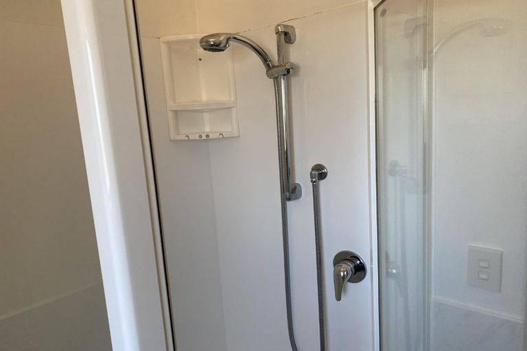 Photo of property in 65 Rising Parade, Fairview Heights, Auckland, 0632