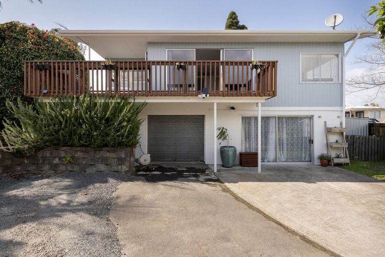 Photo of property in 1 Kowai Grove, Omokoroa, 3114