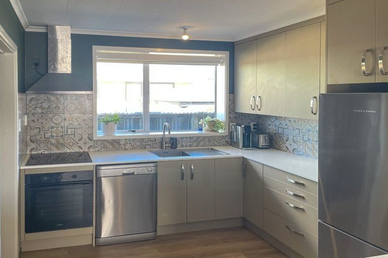 Photo of property in 62 Oriana Crescent, Hornby, Christchurch, 8042