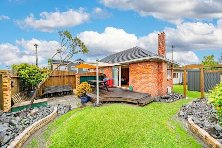 Photo of property in 3 Poto Street, Te Atatu South, Auckland, 0610