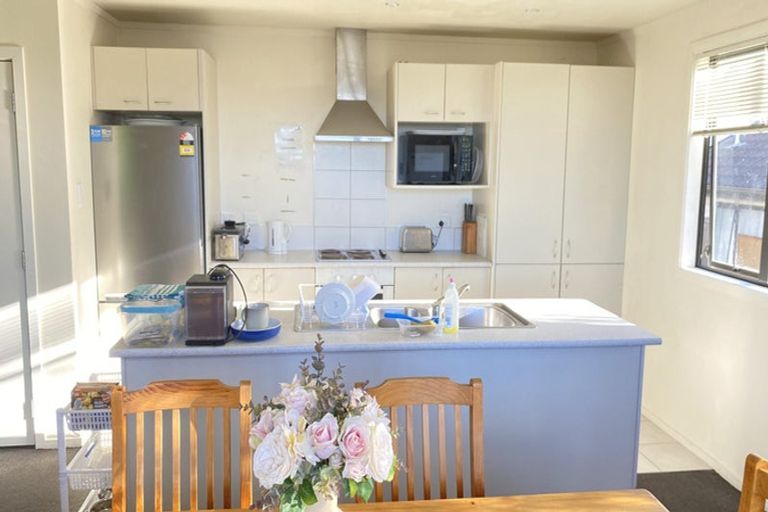 Photo of property in 8b Schnapper Rock Road, Schnapper Rock, Auckland, 0632