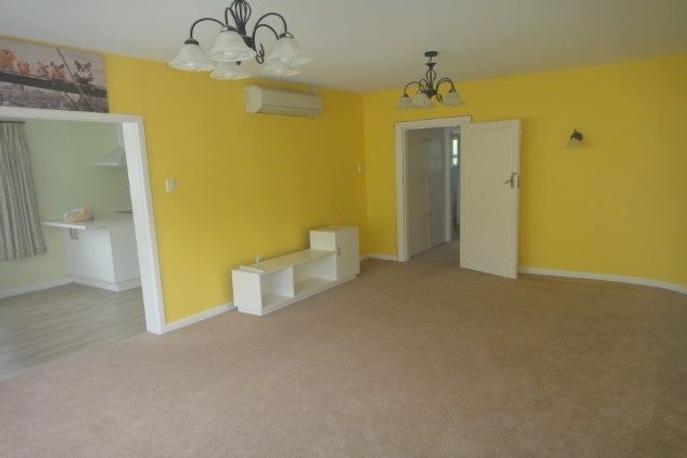 Photo of property in 308 Riccarton Road, Upper Riccarton, Christchurch, 8041