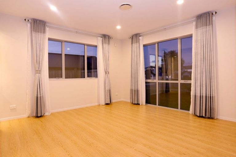 Photo of property in 18 Kingfisher Road, Silverdale, 0932