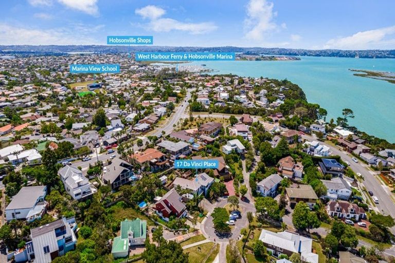 Photo of property in 17 Da Vinci Place, West Harbour, Auckland, 0618