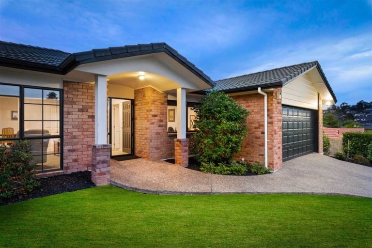 Photo of property in 30 Hercules Drive, Henderson, Auckland, 0612