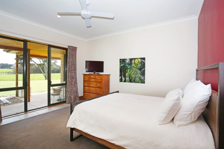 Photo of property in 94 Farmpark Road, Waiuku, 2681