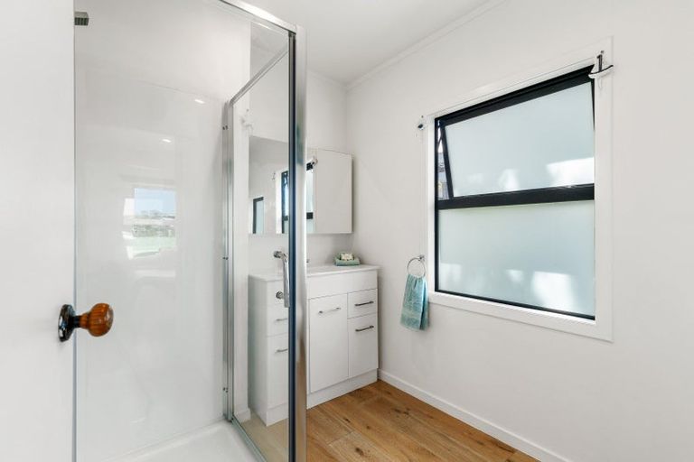 Photo of property in 24b Tindalls Bay Road, Manly, Whangaparaoa, 0930