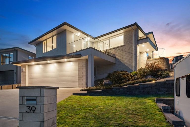 Photo of property in 39 Great Road West, Matipo Heights, Rotorua, 3015