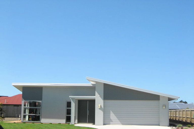 Photo of property in 7 Springside Place, Redwood, Christchurch, 8051