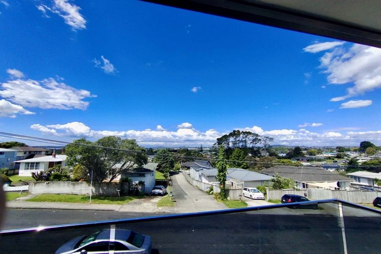 Photo of property in 3a Crystal Avenue, Glendene, Auckland, 0602