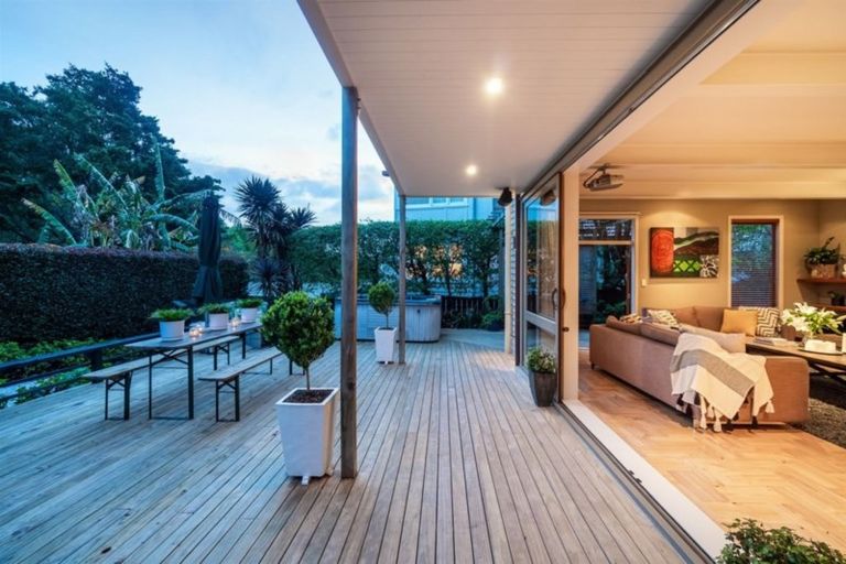 Photo of property in 29 Belle Vue Avenue, Northcote Point, Auckland, 0627